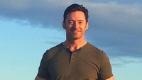 Siapa yang tidak kenal dengan Hugh Jackman, pemeran sang mutan Wolverine? Ia sukses memperoleh tubuh berototnya dengan diet puasa dan olahraga beban. (Foto: Instagram)