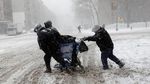Potret Badai Salju di New York, Central Park Memutih