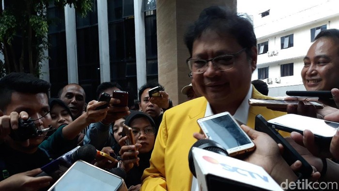 Akan Umumkan Cagub-Cawagub, Airlangga Hartarto Tiba di DPP Golkar