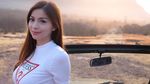 Foto: Gaya Liburan Presenter Bola Seksi, Sandra Olga