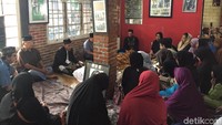 Begini suasana rumah duka Yon Koeswoyo. Foto: Suasana Rumah Duka Yon Koeswoyo (Saras/detikHOT)
