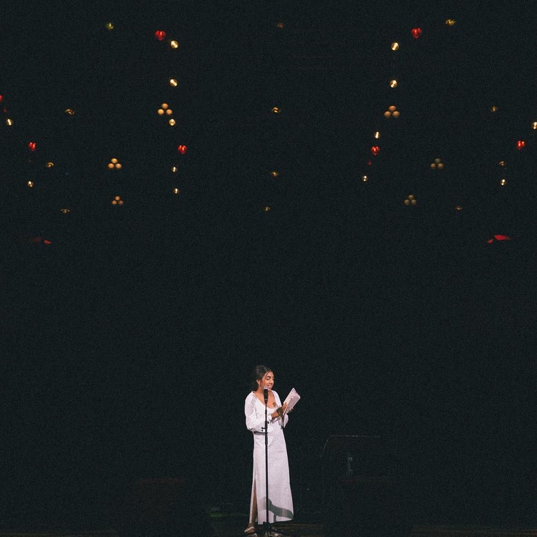 Terjemahan Buku Puisi Rupi Kaur Milk and Honey Terbit di Indonesia Terjemahan Buku Puisi Rupi Kaur Milk and Honey Terbit di Indonesia