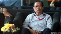 Taufik Effendi menunggu dipanggil penyidik di ruang tunggu KPK.