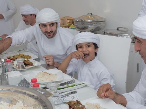 Iseng Kirim DM di Medsos, Rumah Hijabers Ini Didatangi Pangeran Tampan Dubai