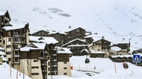 Pegunungan Alpen di Prancis sempat ditutup menyusul Badai Eleanor. Terdapat korban jiwa yang meninggal dunia saat bermain ski ketika badai melanda. Foto: (JEAN-PIERRE CLATOT / AFP)