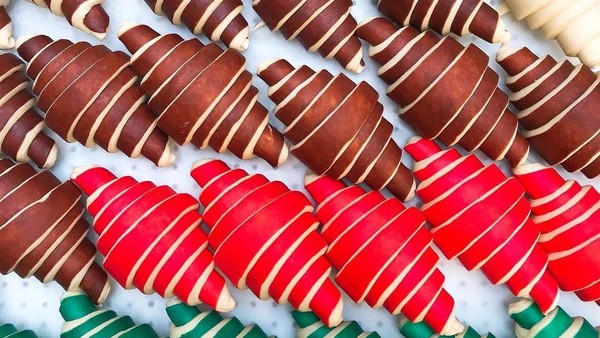 Intip Cantiknya Ragam Croissant Bi-Color di Supermoon Bakehouse