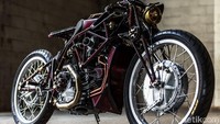 Karena Ducati Superbike ini terlihat telanjang dengan memperlihatkan rangka dan urat mesin yang begitu jelas terlihat. Foto: Old Empire Motorcycles