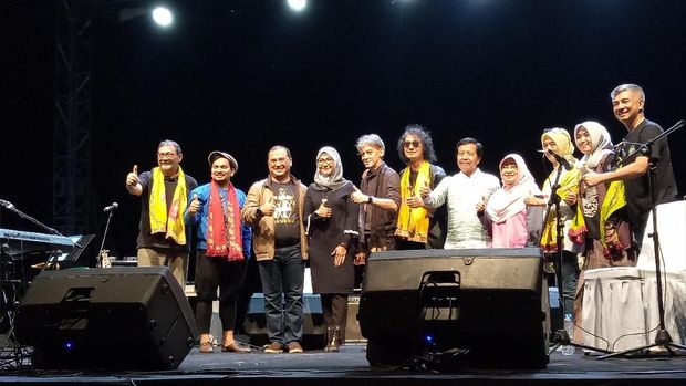 Kebanggaan Tompi Tampil Bareng Tiga Idolanya