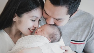 Kebahagiaan Sandra Dewi Dikaruniai Anak Pertama