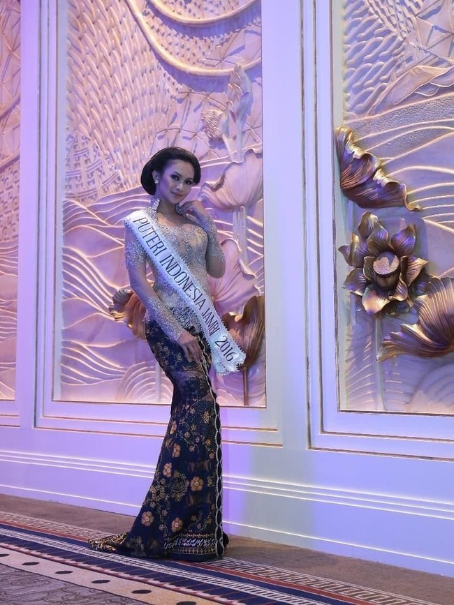Puteri Indonesia Jambi 2016 Maulia Lestari pun tampil ala putri Jawa. Foto: Instagram