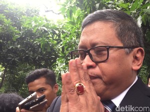 Sekjen PDIP Menangis Bicara Azwar Anas yang Diserang Kampanye Hitam