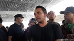 Tangis Haru Keluarga di Pemakaman Yon Koeswoyo