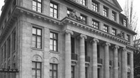 Berenberg Bank. Didirikan pada 1590 di Hamburg, Jerman. Bank ini didirikan oleh dua bersaudara Hans dan Paul. Berenberg saat ini adalah salah satu bank tertua di Jerman. Foto: berenberg.de