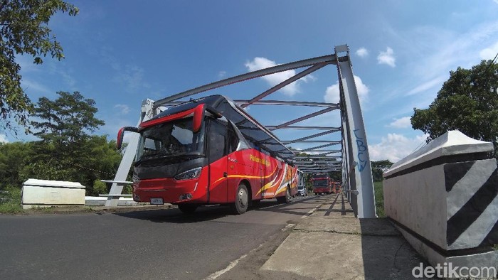 Bus anyar Putera Mulya Sejahtera