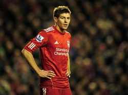 Steven Gerrard pernah dilatih Capello ketika pria asal Italia tersebut menukangi Timnas Inggris. Gerrard merupakan legenda hidup Liverpool. (Foto: Jamie McDonald/Getty Images)