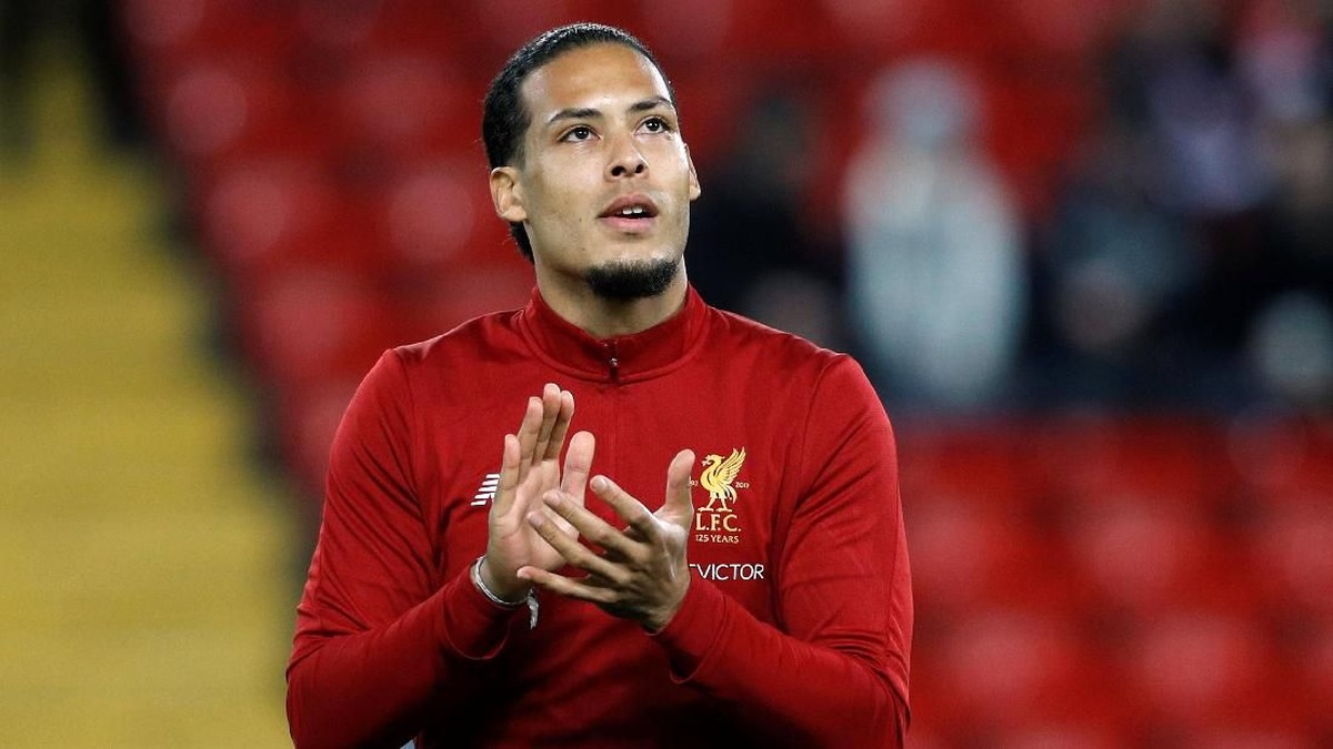 Virgil van Dijk harus menaikkan level permainannya di Liverpool (Foto: Phil Noble/Reuters)