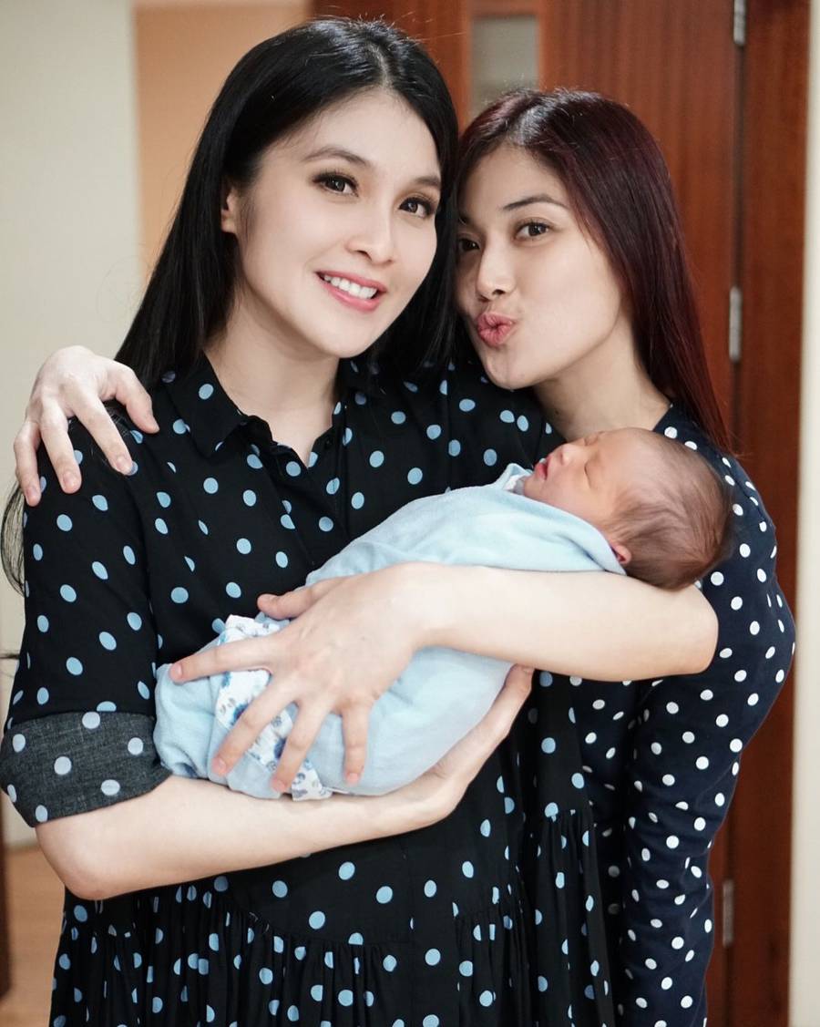 Kebahagiaan Sandra Dewi Dikaruniai Anak Pertama Foto 4