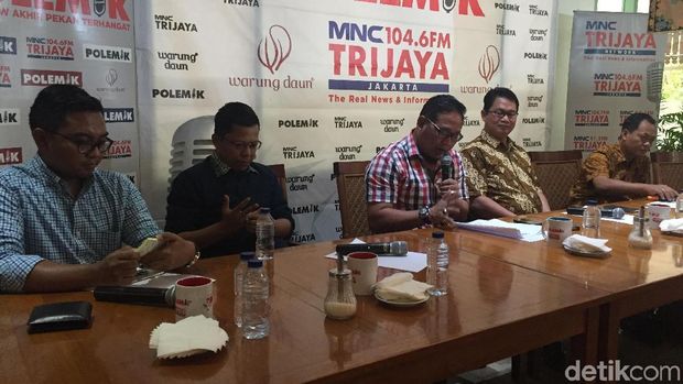 Diskusi 'Perlukah Airlangga Mundur?' di Warung Daun