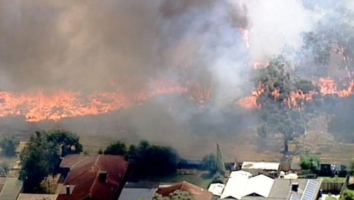 Kebakaran Semak Melanda Melbourne, Sejumlah Bangunan Hancur