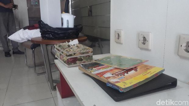 Kotak tisu hingga majalah ikut disita polisi dari dua hotell