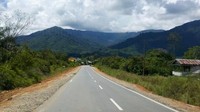 Sampai saat ini, jalan perbatasan Kalimantan Barat, dari 849 km, sisa yang belum tembus adalah 107 Km. Sementara dari Kalimantan Timur, dari 243 km, sisa yang belum tembus adalah 76,5 km dan di Kalimantan Utara sebanyak 147,8 km dari 827 km. Foto: Pool/Kementerian PUPR