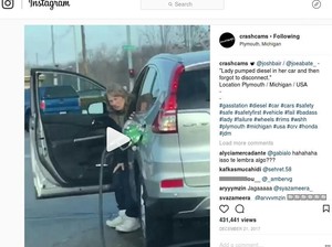 Kelakuan Emak-emak Zaman Now, Lupa Lepas Selang Usai Isi BBM