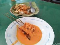 Ah, Gurih Pedas Sate Srepeh Khas Rembang Bikinan Bu Slamet!