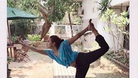 Yoga menjadi olahraga andalan Vanessa yang dilakukan secara rutin. (Foto: Instagram/vanessaangelofficial)