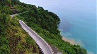 Dalam program Trans Papua, kondisi jalan di ruas Ransiki-Mameh diperlebar dari 4,5 meter menjadi 6 meter. Ruas Ransiki-Mameh ini juga masuk jalan nasional di Provinsi Papua Barat. Foto: Dok. BP Jalan Nasional XVII Manokwari-Papua Barat