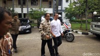 Acara reuni ini sendiri telah dimulai sebelum Anies hadir. Rangkaian acara dimulai dengan pembacaan ayat suci Alquran.