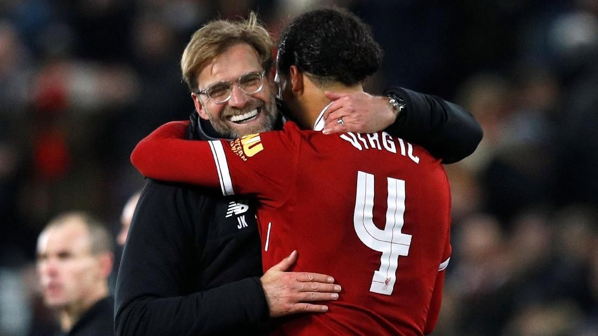 Virgil van Dijk menyebut Juergen Klopp sebagai manajer yang komplet (Foto: Phil Noble/Reuters)