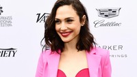 Senyuman manis Gal Gadot yang mencuri hati. Foto: Gal Gadot (Rich Fury/Getty Images)