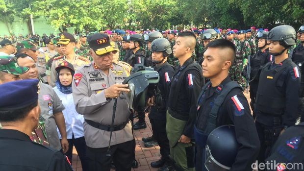  apel gelar pasukan Operasi Mantap Praja Toba 2018 di Lapangan Benteng Medan, Sabtu (6/1/2018).