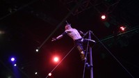 Pertunjukan sirkus Sword Master dapat disaksikan di Amphiteater Trans Studio Bandung pukul 12.00 WIB (dok Trans Studio Bandung)