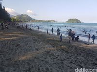 Pantai di Jayapura yang Punya 'Ombak Terbang'