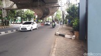 Salah satu titik jalan yang diperkirakan menjadi calon lokasi rute LRT Ratu Prabu Line N, Jalan Antasari di Jakarta Selatan menuju Depok