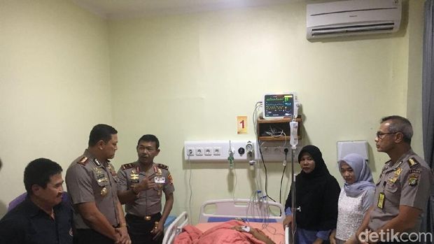 Kapolda Metro Jenguk Polisi yang Dipukul Bandar Sabu