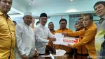 Ridwan Kamil-Uu Terima Jam Tangan dari Ketum Hanura