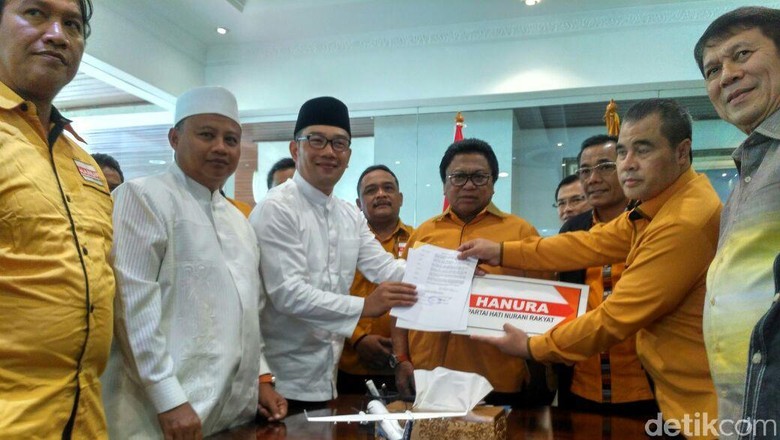 Gandeng Uu, Ridwan Kamil: Kami Hindari Politik SARA di Pilgub Jabar Gandeng Uu, Ridwan Kamil: Kami Hindari Politik SARA di Pilgub Jabar