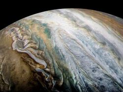 Melihat Si Planet Gas Raksasa dari Jarak Dekat