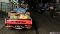 Penertiban yang berjalan hampir dua jam itu berlangsung aman dan tanpa ada kontak fisik dari para PKL pasar subuh.