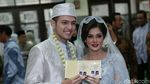 Gaya Rifky Balweel Berkacamata Hitam saat Tiba di Lokasi Pernikahan