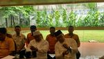 Ridwan Kamil-Uu Terima Jam Tangan dari Ketum Hanura