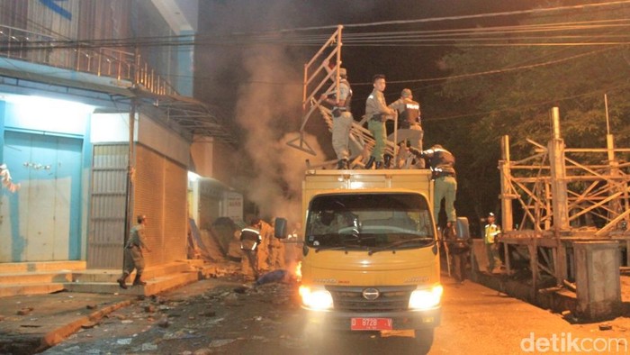 Ratusan Lapak PKL Pasar Subuh di Majalaya Bandung Ditertibkan