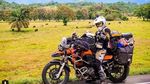 Cewek Cantik Jejalah Bumi Pakai Motor