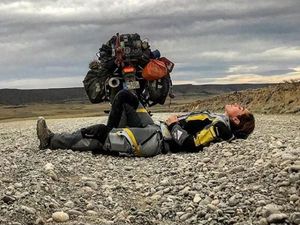 Cewek Cantik Jejalah Bumi Pakai Motor