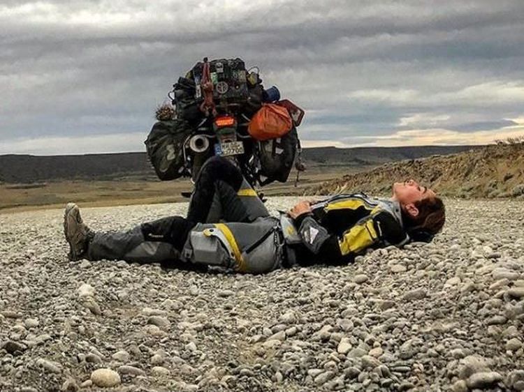 Cewek Cantik Jejalah Bumi Pakai Motor