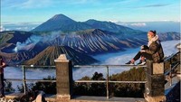 Yazarloo sempat mampir ke Indonesia dan berpose di Bromo, Jawa Timur. Foto: Dok. Instagram Maral Yazarloo
