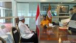 Ridwan Kamil-Uu Terima Jam Tangan dari Ketum Hanura