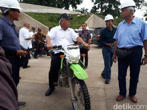 Menteri yang Suka Motoran Seperti Jokowi